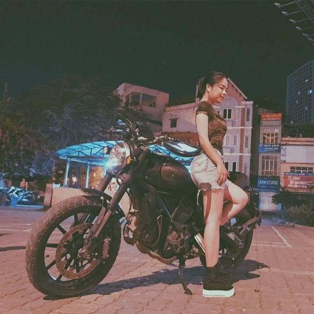 Nữ biker 1999 Hà Nội mê chụp ảnh nude